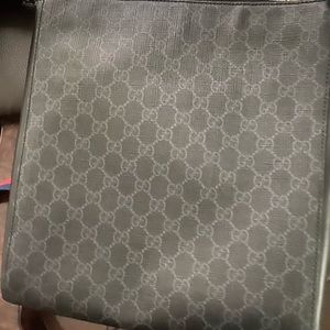 Gucci messenger bag mens authentic used a handful of times